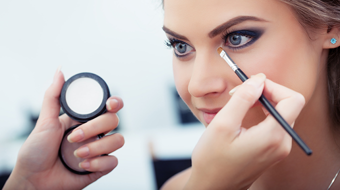 Make-up für empfindliche Augen – alles, was Sie wissen sollen Beauty Tipps  – Blog Orphica